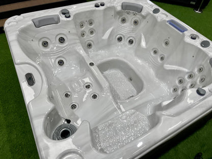 Seabreeze Retreat 6 Person 1 Lounger Hot Tub