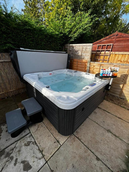 Seabreeze Retreat 6 Person 1 Lounger Hot Tub